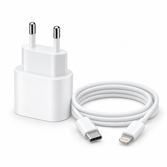 Enchufe USB-C 20W con cable Lightning — fotografía profesional sobre fondo blanco